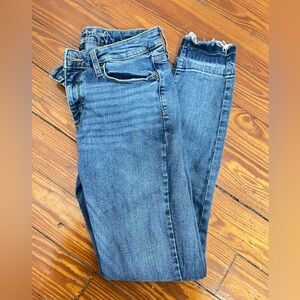 Universal Threads jeans, size 6/28R. Distressed cuffs